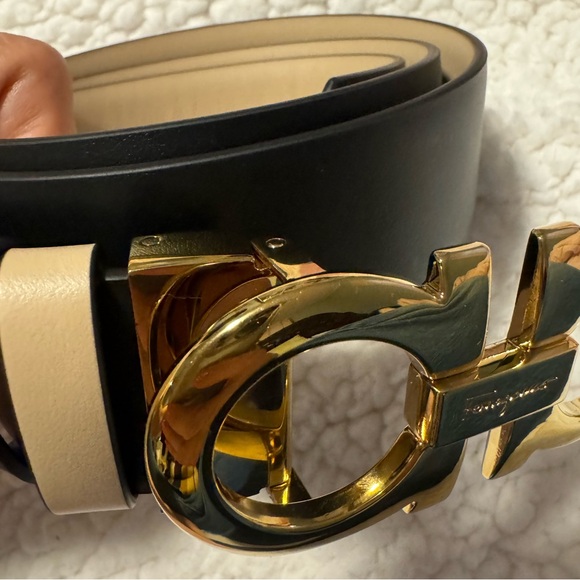 SALVATORE FERRAGAMO WOMENS REVEARSIBLE BELT BLACK & BEIGE - Picture 3 of 6